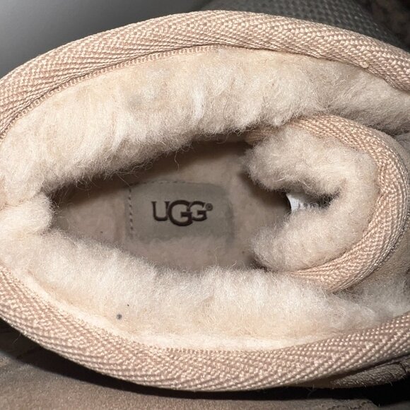 UGG Women’s Neumel Suede Chukka Boots, Size 6 - Sand (Like New) - Picture 11 of 11